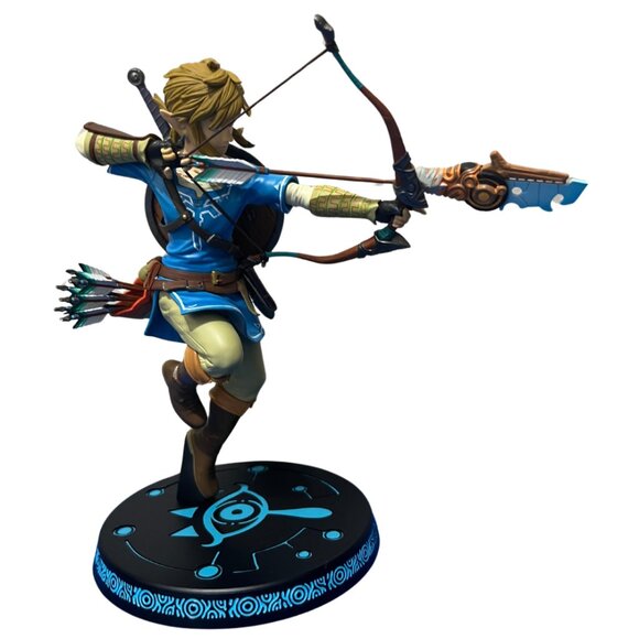 The Legend of Zelda: Breath of The Wild Link Collector's Edition Statue - Picture 8 of 10